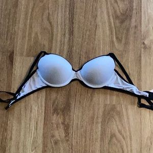 Brand: Candie’s Size 34B